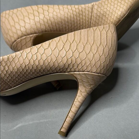 🤎 BCBGeneration Nude Faux Snakeskin Pointed Toe Heels – Size 5.5
(A-1523) - Picture 12 of 12